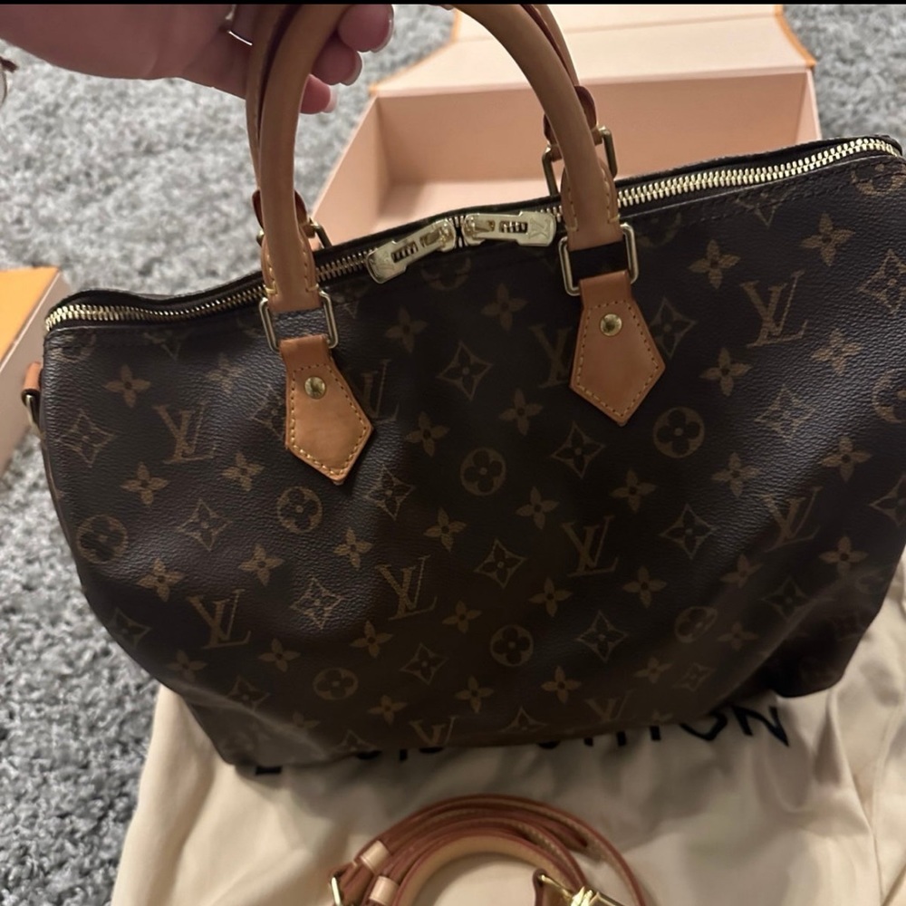 Authentic Louis Vuitton Speedy Bandouliere 35 with strap ,dust bag & lock / key